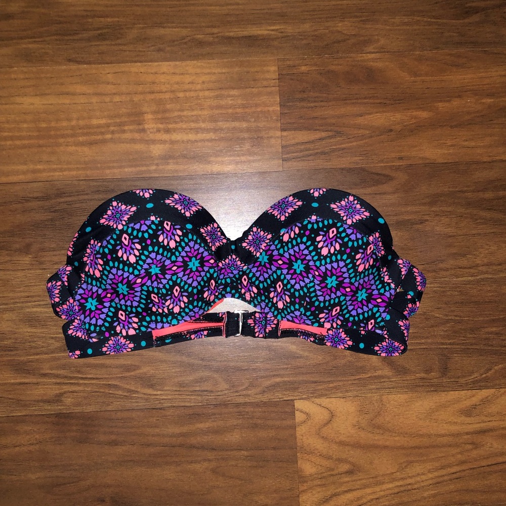 Strapless swim top